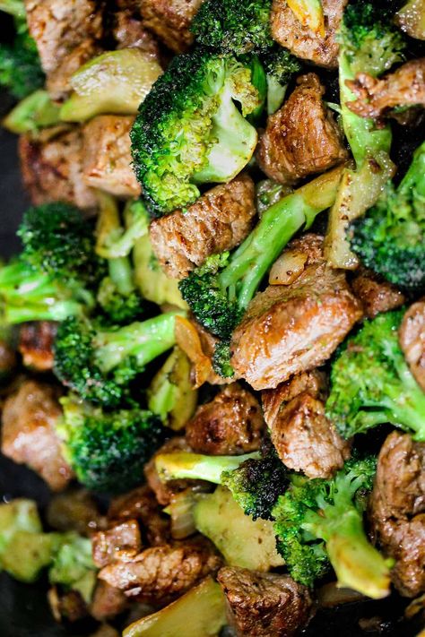 Easy One Pan Beef and Broccoli | Sims Home Kitchen Sims Home, Chinese Beef And Broccoli, Beef And Broccoli Recipe, Easy Beef And Broccoli, Chinese Beef, Broccoli Dishes, Keto Beef Recipes, Beef And Broccoli, Broccoli Recipe