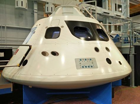 A Peek Inside The Orion Spacecraft That Will Fly Us To Mars | Popular Science Orion Spacecraft, New Electronic Gadgets, Johnson Space Center, Space Projects, Rocket Science, Space Center, Popular Science, Space Program, Space Flight