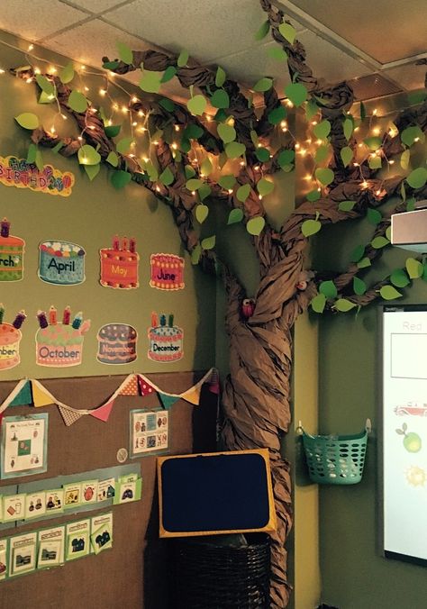 Forest Classroom, Classroom Tree, Preschool Rooms, Preschool Classroom Decor, Toddler Classroom, Elementary Classroom Decor, Diy Classroom, Paper Tree, Class Decoration