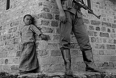 Photo by James Nachtwey James Nachtwey, Dartmouth College, Steve Mccurry, Robert Doisneau, Marcel Proust, Documentary Photography, White Photo, Best Photographers, Photojournalism