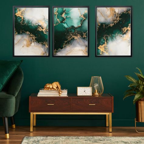 Emerald Green Beauty Room, Emerald Green Couch Color Schemes, Emerald Green Bedroom Colour Schemes, Emerald Living Room, Emerald Green Room, Green And Gold Living Room, Emerald Green Rooms, Emerald Green Living Room, Emerald Green Bedrooms