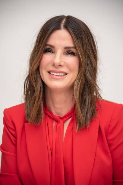 Sandra Bullock Kids, Sandra Bullock Hair, Luxurious Life, Instyle Magazine, New Photo Download, Sandra Bullock, Flawless Skin, American Actress, High Res