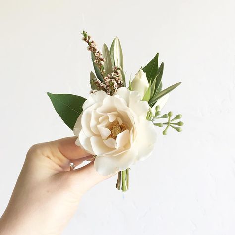 395 Likes, 14 Comments - Sarah Asay (@blushingrosefloral) on Instagram: “Working with a natural product can be hard because you have little control over how your flowers…” Majolica Spray Rose, Groom Boutineer, Grooms Boutonniere, Button Holes Wedding, Lavender Spray, Corsage And Boutonniere, Corsage Prom, Seeded Eucalyptus, Flower Company