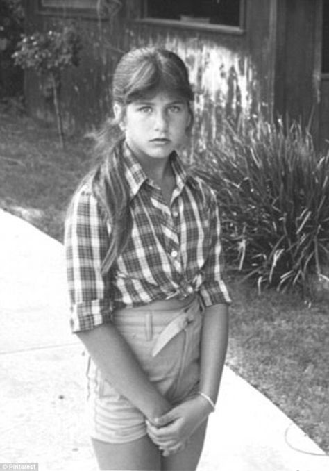 So cute! Jennifer Aniston has been on of the world's most popular pinups for nearly 30 years. So it's hard to imagine that the 49-year-old Friends vet was bullied when she was a child. Here she is seen as a child growing up in Los Angeles Jeniffer Aniston, The Bigbang Theory, Jennifer Aniston Style, Jennifer Aniston Hot, Jenifer Aniston, Jen Aniston, Rachel Green, Julia Roberts, Ryan Gosling