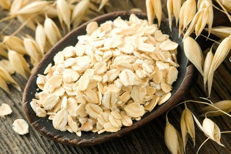 If you like your oatmeal raw, don't worry. It is perfectly fine to eat uncooked oatmeal. Raw Oats, Toasted Oats, Homemade Yogurt, Healthy Oatmeal, Nutritious Breakfast, Oatmeal Recipes, Eating Raw, Foods To Eat, Superfoods