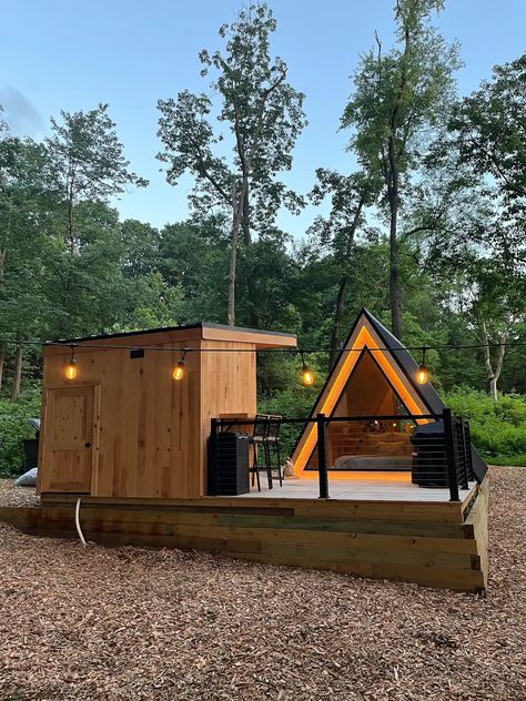 Vista Pod With Sauna - Christiana, PA - Zook Cabins Glamping Cabin Ideas, Outdoor Sauna Ideas, Handmade Cabin, Aframe Cabins, Zook Cabins, Pontoon Ideas, Glamping Pods, A Frame Cabin Plans, Glamping Cabin