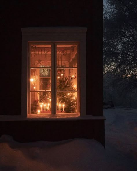 Swedish Cottage, Dark Christmas, Swedish Christmas, Christmas Feeling, Warm Christmas, Winter Magic, Merry Little Christmas, Christmas Mood, Winter Solstice