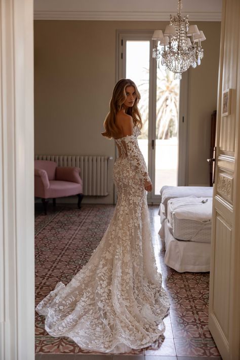 Wedding Dress With Detachable Sleeves, Beachy Wedding Dress, Slim Wedding Dresses, Dress With Detachable Sleeves, Tight Wedding Dress, Sukienki Maksi, Floral Lace Wedding Dress, Ethereal Wedding Dress, Mexican Wedding Dress