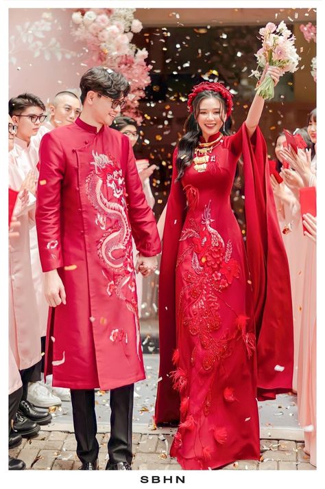 Modern Vietnamese Wedding Dress, Viet Wedding Dress, Tea Ceremony Ao Dai, Vietnam Wedding Dress, Traditional Vietnamese Wedding Dress, Vietnamese Wedding Ao Dai Red, Viet Wedding, Chinese Wedding Outfits, Wedding Vietnamese