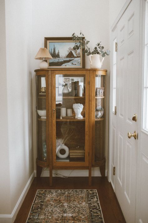 Antique Glass Cabinet, Thrifting Home, Vintage Decorating Ideas, Curio Cabinet Decor, Desert Boho, Vintage Decorating, Decor 2024, Mini Makeover, Antique Cabinets