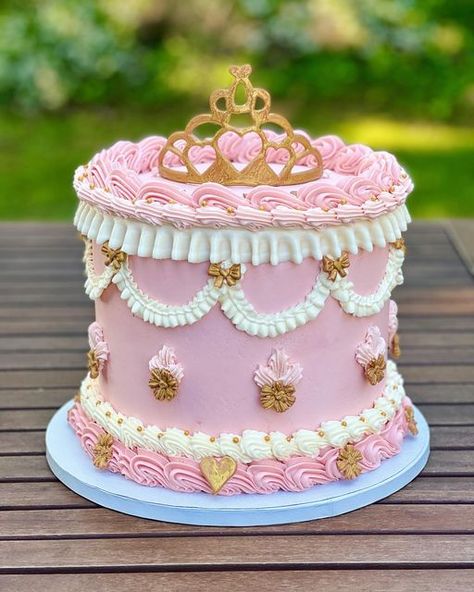 Princess Party Cake Ideas, Pastel Princess Cake, Princess Birthday Cake Ideas Simple, Toddler Cakes Girl, First Birthday Princess Cake, Princess Theme 1st Birthday Cake, 1st Birthday Cake Princess, Royal Fiveness Birthday Cake, Your Royal Fiveness Cake