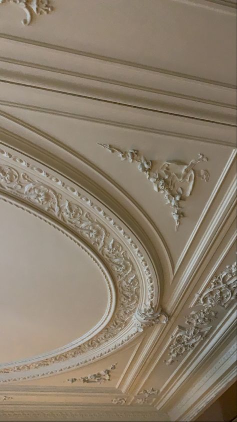 Neoclassical Ceiling, Detailed Ceiling, Fancy Ceiling, Villa Classic, Bar Lounge Design, Victorian Ceiling, Ceiling Classic, Rococo Interior, Molding Ceiling