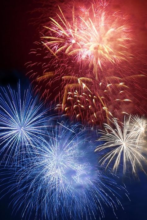 20 Best Things to Do on the 4th of July - Fun Fourth of July Activities Red White And Blue Aesthetic, 4th Of July Movies, Red White And Blue Fireworks, Independence Day Activities, Best Fireworks, Americana Aesthetic, Blue Fireworks, Funky Quotes, Forth Of July