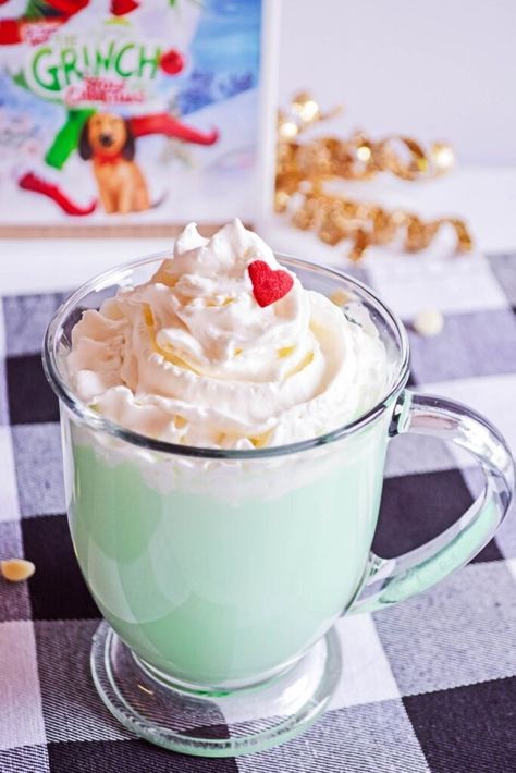 Grinch Hot Chocolate, Football Recipes, White Hot Chocolate Recipe, Ww Breakfast, Delicious Holiday Desserts, Hot Chocolate Recipe, Tuna Casserole, White Hot Chocolate, Christmas Hot Chocolate