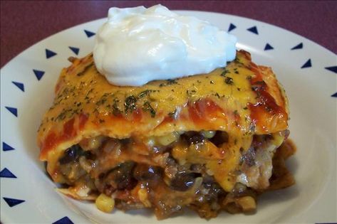 Beefy Layered Burrito Casserole Creamy Burrito Casserole, Taco Lasagna Recipe, Recipe Lasagna, Taco Lasagna, Burrito Casserole, Mexican Casserole, Lasagna Pasta, Lasagna Recipe, Casserole Recipe