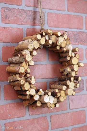 These 24 Stunning yet unique Thanksgiving Wreaths and Wall Decor Ideas will make your Front door not only festive but gorgeous. Most likely you will have all these items on hand and these are super budget friendly as well. These wreaths from pumpkin to leaves to herb wreaths and so many more. Twig Crafts, Holiday Wreaths Diy, Wood Wreath, Navidad Diy, Cork Crafts, Nature Crafts, Xmas Crafts, Christmas Craft, Rustic Christmas