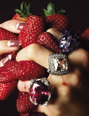 📌 Stage Photo, The Bling Ring, Jewelry Editorial, Lulu Frost, Foto Art, Put A Ring On It, Jewelry Photography, Bling Rings, Vogue Paris