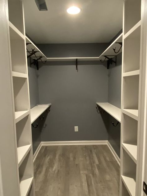 Organize His And Her Closet, Small Walk In Closet Ideas Square, 5ft Closet Layout, No Walk In Closet Ideas, Master Closet Remodel Small Walk In, House Organization Ideas Bedroom, Diy Small Walk In Closet Ideas, Small Basement Ideas Layout Bedrooms, Small Walkin Closet Ideas Layout Corner