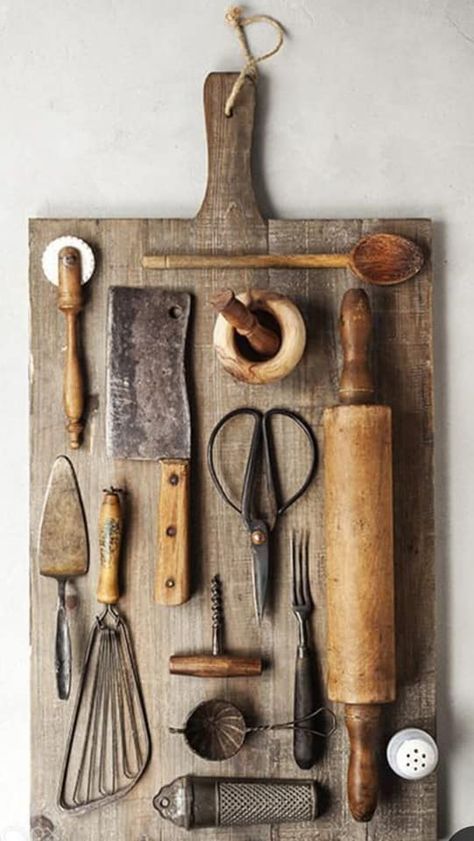 Love this idea for displaying old kitchen utensils. Vintage Kitchen Utensils, Wedding Gifts For Groomsmen, Vintage Cooking, Antique Kitchen, Vintage Kitchen Decor, Diy Vintage, Primitive Decorating, Rustic Kitchen, Cooking Utensils