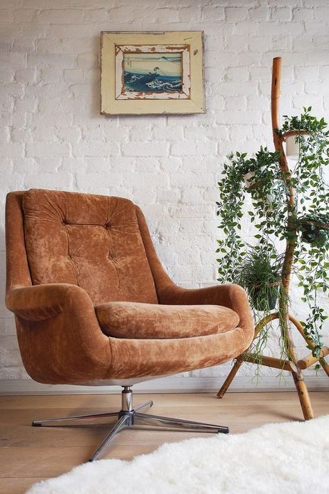 Urban Renewal Vintage Mid Century Button Back Brown Velvet Swivel Armchair from Urban Outfitters affiliate partner Mid Century Swivel Chair, Velvet Swivel Chair, Round Swivel Chair, Furniture Shelves, Retro Armchair, Shabby Chic Sofa, Comfy Armchair, Mid Century Lounge Chairs, Contemporary Armchair