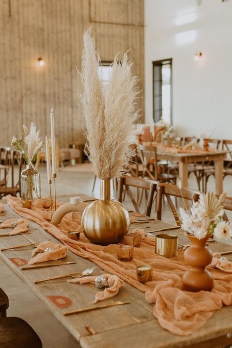 Simple Boho Bridal Shower Centerpieces, Centerpiece No Flowers, Boho Table Decor Party, Wedding Boho Centerpieces, Pampas Grass Table Decor, Boho Centerpieces, Simple Boho Wedding, Boho Table Decor, Boho Centerpiece