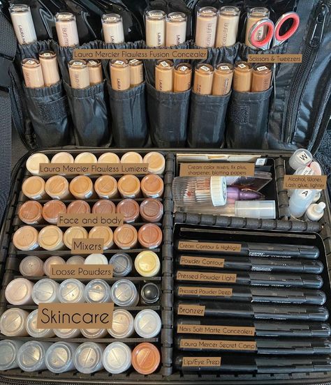 Makeup Artist Travel Kit, Mua Kit Organization, Pro Mua Kit, Professional Mua Kit, Pro Makeup Artist Kit, Make Up Set Up Organizations, Beginner Makeup Artist Kit, Mua Kit Essentials, Make Up Kit Professional