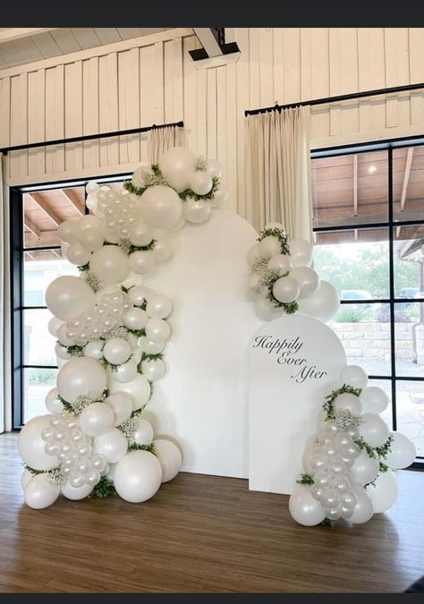 Simple Wedding Balloon Backdrop, White Backdrop Engagement, Winter Wedding Balloon Arch, Balloons For Wedding Decorations, Simple Wedding Backdrop Balloons, Wedding Arch Board, Wedding Balloon Garland Backdrop, Bridal Shower Decor Balloons, Balloon Arch Wedding Ceremony