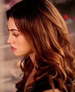 Tvdu Gif, Charlie Walker, Hailey Marshall, Phoebe Tonkin Gif, Hayley The Originals, Petite Style Outfits, Hayley Marshall, Arrow Tv, The Howling