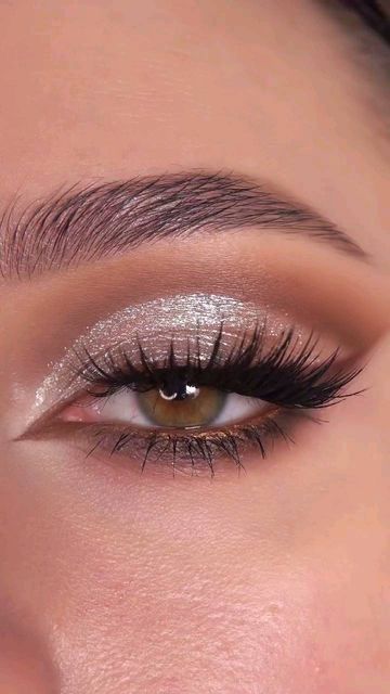 Sparkly Eye Makeup, Prom Makeup For Brown Eyes, Teknik Makeup, Silver Eye Makeup, Ball Makeup, Eye Makeup Images, Mekap Mata, Hazel Eye Makeup, Silver Makeup