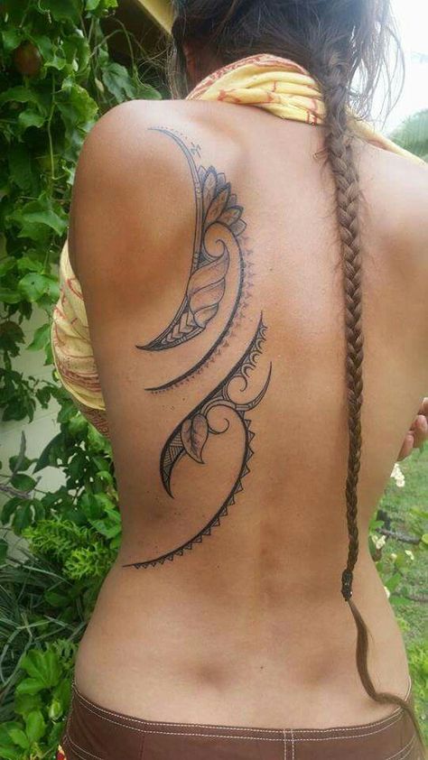 Polynesian back tattoo.  Made in Rarotonga, Cook Islands. Polynesian Back Tattoo, Maori Tattoo Frau, Tahitian Tattoo, Ta Moko Tattoo, Model Tattoos, Spine Tats, Rarotonga Cook Islands, Polynesian Tattoos Women, Orca Tattoo