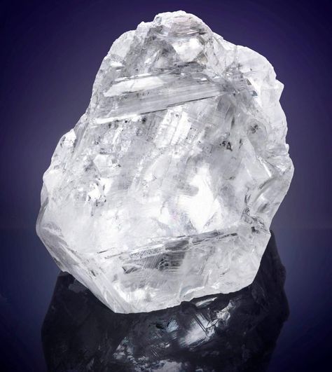 Laurence Graff has acquired the 1,109-carat Lesedi La Rona, from Canadian mining company Lucara Diamond Corp. in a deal valued at $53 million. It is the world’s largest gem-quality rough diamond to be discovered in more than a century and the largest rough diamond in existence today. Cullinan Diamond, Hope Diamond, Graff Diamonds, Vogue France, Harry Winston, Diamond Star, Minerals And Gemstones, Uncut Diamond, Raw Diamond