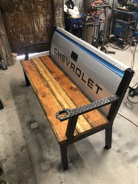 Tailgate Bench Diy, Tailgate Furniture, Chevy Tailgate Bench, Dinning Table Diy, Weld Projects, Tailgate Bench, Truck Tailgate, Automotive Furniture, Diy Bench