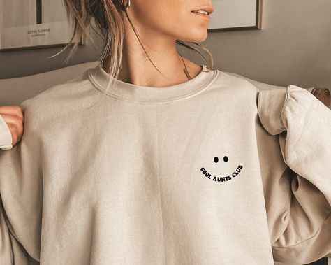 T Shirt Trending, Cool Aunt Sweatshirt, Cool Aunt Shirts, Custom Shirts Ideas Design, Cool T-shirt, Cool Merch Ideas, Thank You For Your Order, Best Aunt Gifts, Sweatshirts Ideas