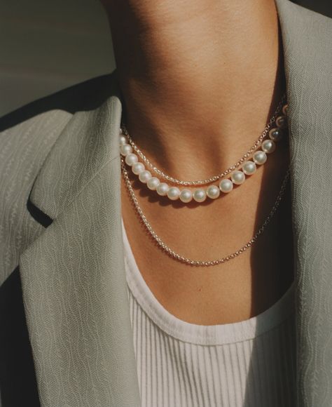 Pearl Necklace Outfit, How To Wear Pearls, Preppy Wardrobe, Ferragamo Bag, Necklace Outfit, Wear Pearls, Tory Burch Dress, Stunning Jewellery, Dream Jewelry