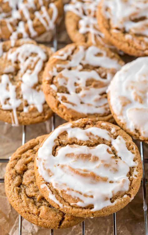 Iced Molasses Cookies, Molasses Cookie Recipe, Simple Icing, Easy Icing Recipe, Molasses Cookie, Sugar Cookie Icing Recipe, Easy Royal Icing Recipe, Molasses Recipes, Chewy Molasses Cookies