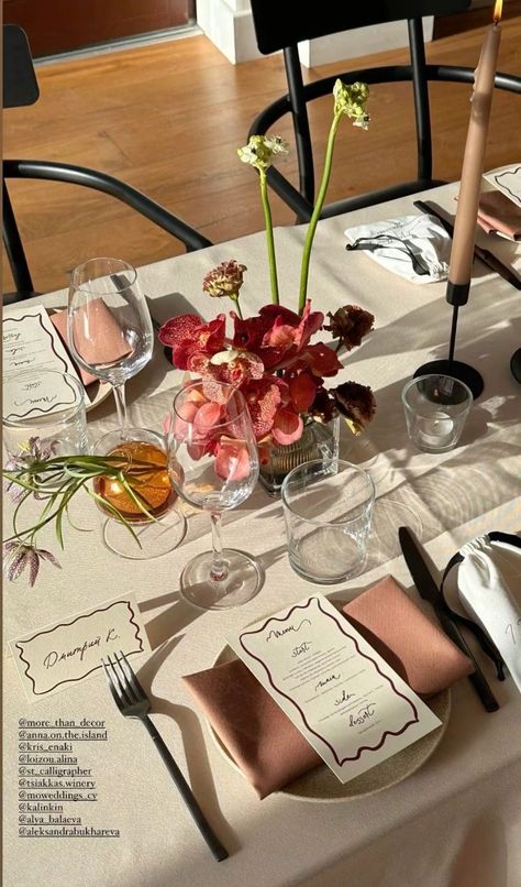 Birthday Dinner Table Setting Ideas, 30 Birthday Dinner Party Table Settings, Flowers For Dinner Table, Brown Table Wedding Decor, Food Table Styling, Burgundy Brown Wedding, Decorate Table For Party, Italian Wedding Aesthetic Table Decor, Wedding Inspo Burgundy