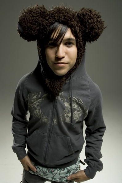 Omg this Adorbs. Petey baby. Frank Iero, Peter Wentz, Funniest Pictures Ever, Ryan Ross, Rawr Xd, Pete Wentz, Robert Smith, Emo Bands, My Chemical