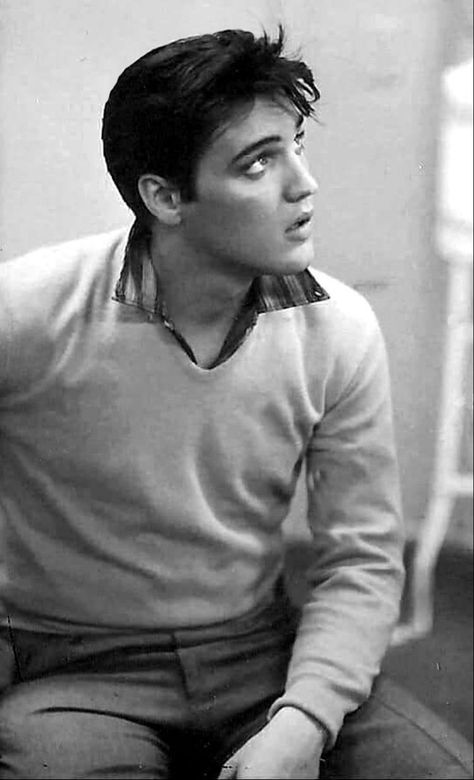 King Creole, Handsome Men Quotes, Elvis Presley Images, Men Quotes Funny, Young Elvis, Handsome Arab Men, Elvis Presley Pictures, Elvis And Priscilla, Elvis Presley Photos