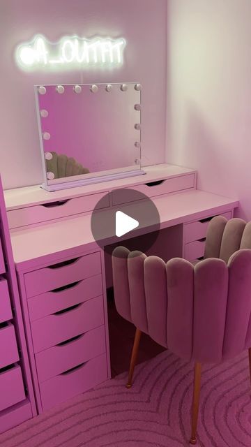 Angie💞 on Instagram: "Vanity tour🤍mon organisation de ma coiffeuse 💕#vanity #room #chambre #organization #rangement" Makeup Draws Organization Storage Ideas, Small Vanity Room Ideas, Ikea Vanity Ideas, Vanity Desk Ideas, Vanity Room Ideas, Ikea Hack Vanity, Vanity Ikea, Vanity Tour, Draw Organizer