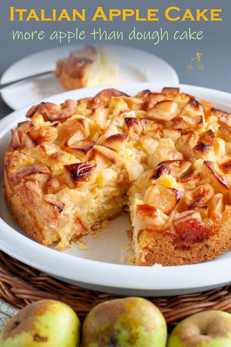 Giada Apple Cake, Balzano Apple Cake, Italian Apple Cake 12 Tomatoes, Italian Apple Cake Recipe, Italian Apple Cake, Caesar Recipe, Apple Cake Recipe Easy, Apple Chocolate, Apple Crumble Cake