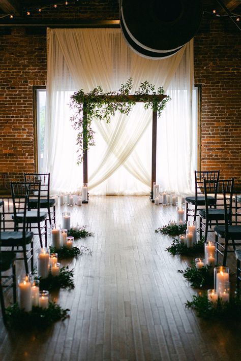 Wedding Arch Industrial, Isle Decorations Wedding Indoor, Wedding Reception Ideas Indoor Simple, Altar Decorations Wedding, Isle Flowers, Simple Wedding Venues, Home Wedding Ideas, Isle Decor, Wedding Ideas On A Budget