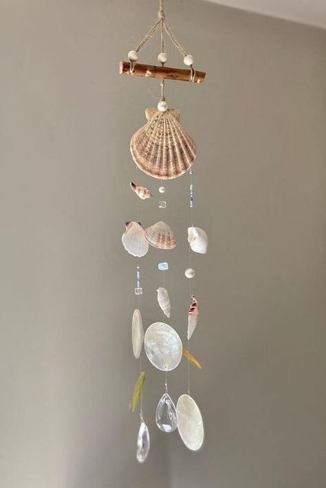 Sea Shell Wind Chimes Diy Seashell Crafts, Tiny Shell Crafts, Olive Shell Crafts, Crafts With Jewelry, What To Do With Shells, Shell Hanging Decor, Things To Do With Shells, Sea Shell Ideas, Things To Do With Sea Shells