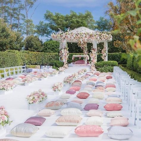 Gorgeous Anand Karaj Setups That Floored Us! Outdoor Wedding Setup, Sikh Wedding Decor, Asian Wedding Decor, Pastel Wedding Theme, Themed Wedding Decorations, Anand Karaj, Wedding Setup, Rustic Wedding Decorations, Wedding Ceremony Ideas