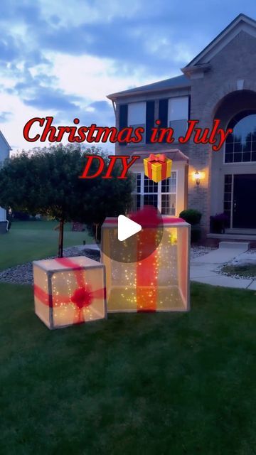 Kendra Davis on Instagram: "🎁Christmas in July DIY🎁  Hey-hey L♥️VES!   Awwww-man….I am OBSESSED with these DIY jumbo gift boxes 🤩🤩.   I made one 4ft tall and one 2.5ft tall.  The wood came from @homedepot . After building the boxes , I wrapped them in burlap (from Home Depot). I added red mesh ribbon to create the bow. I left the bottom of each box open so I could add twinkle fairy lights (in my Amazon store)♥️♥️♥️  Let me know what you think 😊  #diy #diycrafts #christmasinjuly #christmascrafts #diydecor" Christmas Decorations For Mail Boxes, Christmas Decorations Gift Boxes, Diy Outdoor Christmas Boxes, Christmas Diy Box Gift, Diy Front Porch Ideas Christmas, Christmas Decor With Sticks, Diy Light Up Gift Boxes, Outdoor Gift Boxes Christmas Decorations, Diy Outdoor Gift Boxes