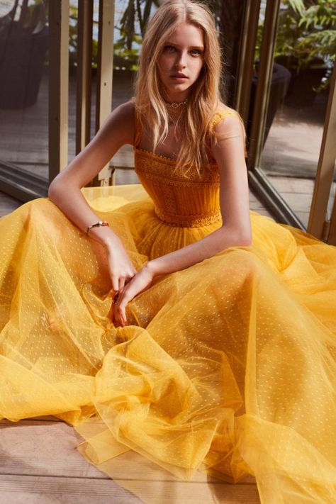 Elie Saab Resort 2019 beautiful yellow gown maxi chiffon dress style  PINTEREST: @eva_darling Prom Dress Yellow, Looks Adidas, Camilla Belle, Prom Dresses Yellow, Engagement Dress, Spaghetti Strap Prom Dress, Dream Closets, Dianna Agron, Lily James