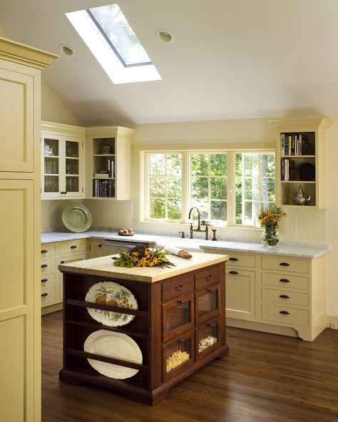 Sunny Kitchen_2 | Flickr - Photo Sharing! Yellow Kitchen Accents, Yellow Kitchen Cabinets, Grey Kitchen Walls, Yellow Cabinets, Yellow Kitchen, Kitchen Redo, Counter Space, Trendy Kitchen, Cottage Kitchen