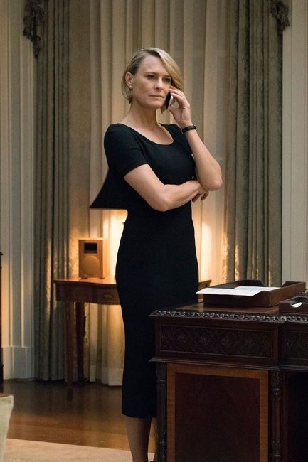 House of cards Claire Underwood Style, Workwear Inspiration, Claire Underwood, Alexander Mcqueen Dress, Mcqueen Dress, Chic Over 50, Alexander Mcqueen Dresses, Robin Wright, Dressing Style