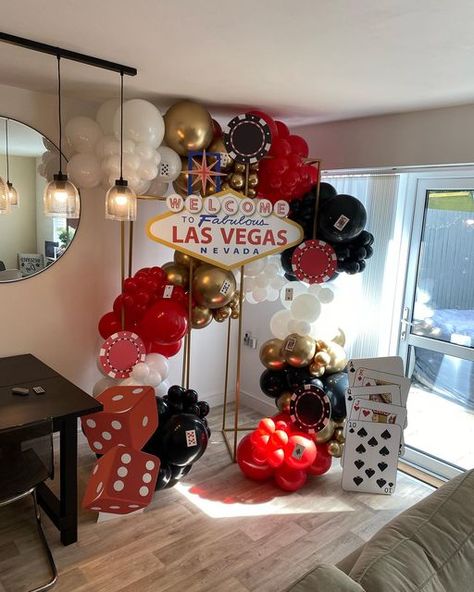 21st Vegas Theme Party, Las Vegas Bday Theme, Vegas Theme Party Aesthetic, Classy Vegas Themed Party, Birthday Party For Him Ideas, Las Vegas Style Party, Sweet 16 Vegas Theme, Las Vegas Sweet 16 Themed Parties, Vegas Party Backdrop