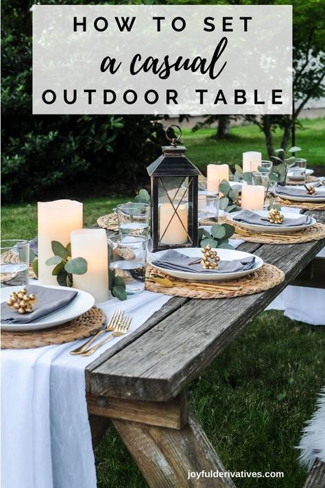 Get ideas for casual outdoor table settings for summer. This simple design will help you make your backyard patio party into a stylish and fun event! Whether you're throwing a rustic memorial day bbq or a fancy summer wedding, learn the secrets to a fabulous outdoor table! #picnictabledecor #outdoortabledecor Picnic Table Decor, Outdoor Dinner Table, Patio Table Decor, Backyard Table, Table Settings Everyday, Outdoor Table Decor, Summer Table Settings, Bbq Table, Outdoor Dinner Parties