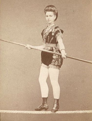 The impact of these circuses was so powerful that even the 19th-century theaters included circus acts like jugglers, aerial acts, etc. Trapeze wires were strung from the roofs of these theaters and the artists would show their acts above the crowd of people sitting in the stalls. Vintage Circus Costume, Steampunk Circus, Old Circus, Circus Vintage, Tightrope Walker, Circus Sideshow, Circus Acts, Human Oddities, Circus Circus